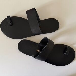NEW TKEES Dem Black Vegan Leather Sandals with Toe Loop US10